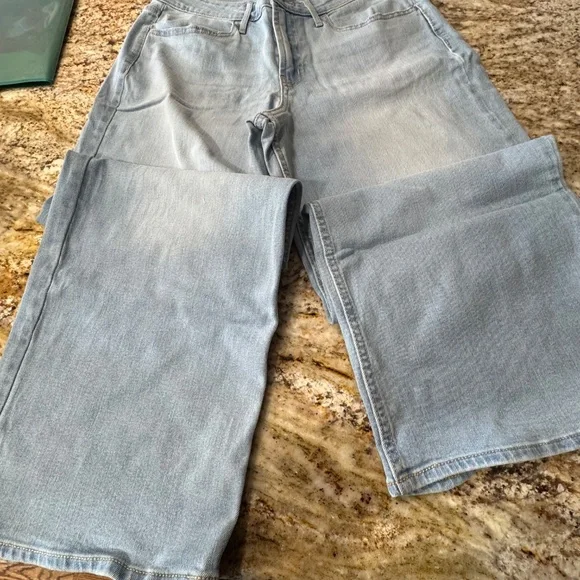 NWT - Old Navy High-rise WOW wide leg jeans Light Wash- size 10 Petite - Picture 5 of 10